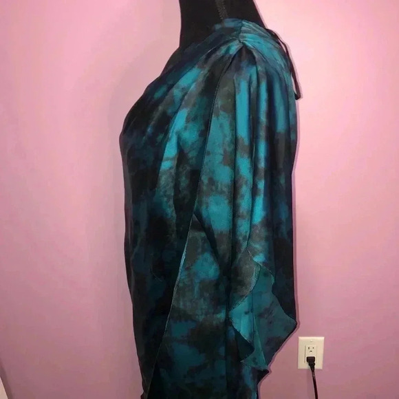 Le  Chateau Dress - Picture 2 of 5